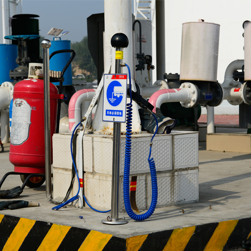广东某加油站静电释放器施工现场